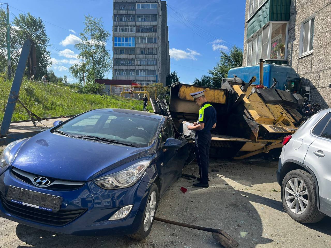 В Качканаре большегруз врезался в многоэтажный дом - ВЕДОМОСТИ Урал -  Новости Екатеринбурга и Свердловской области сегодня