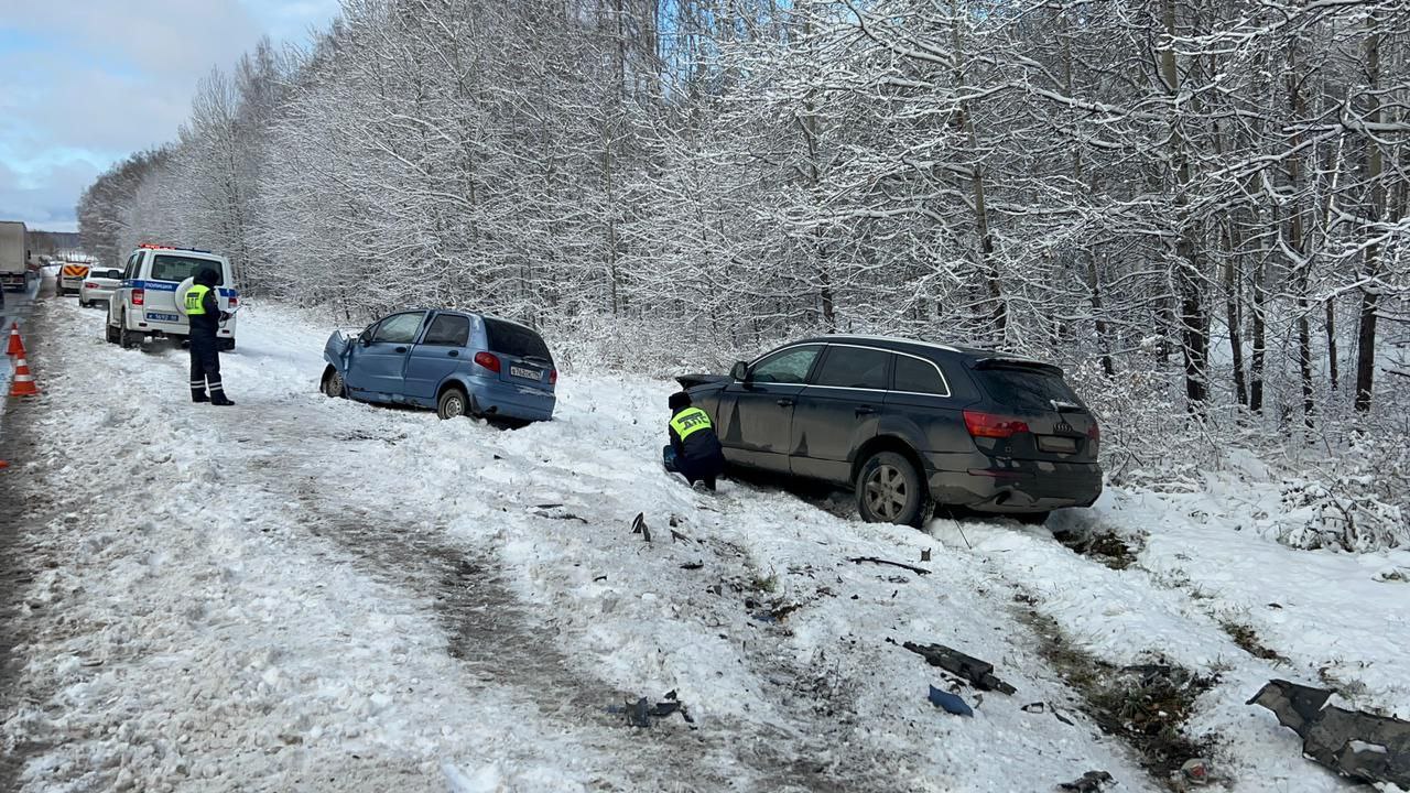 Очередное ДТП на Урале: на трассе «Екатеринбург — Тюмень» разбился человек  - ВЕДОМОСТИ Урал - Новости Екатеринбурга и Свердловской области сегодня