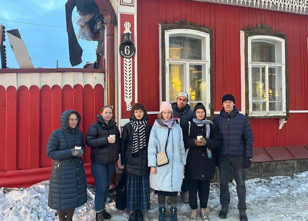 Общественность возмущена. Сообщение о казахстане. Возмутило общественность. Человек толпы. Возмутило общественность.