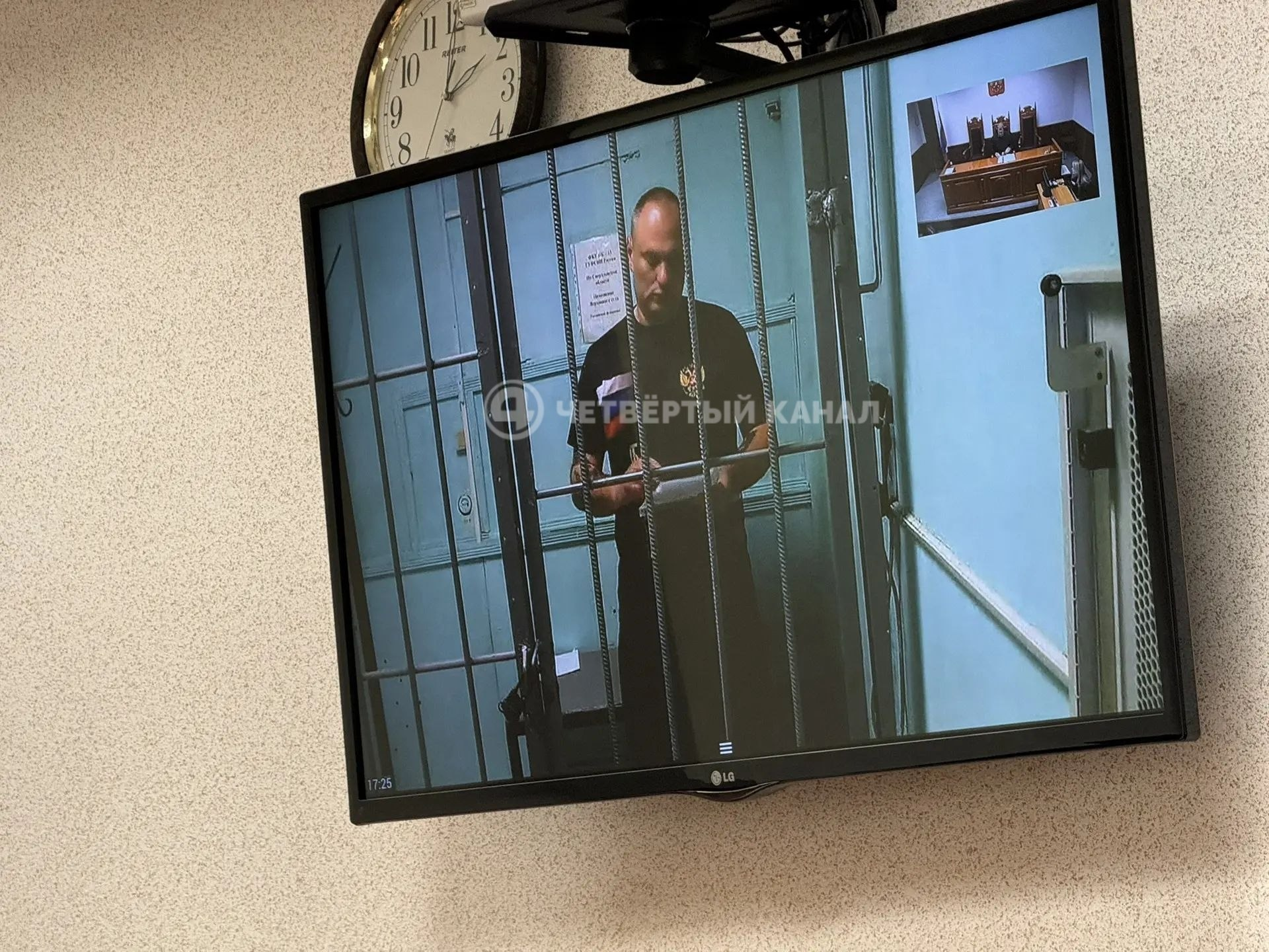 Суд оставил под стражей обвиняемого в избиении ученого Зезина