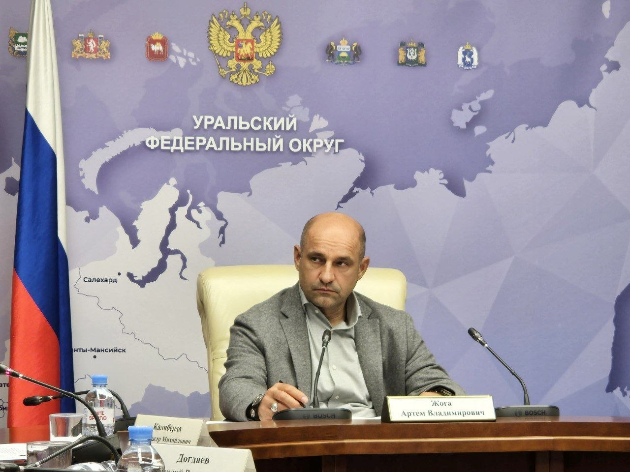 Полпред Жога обсудил паводок и пожары на Урале