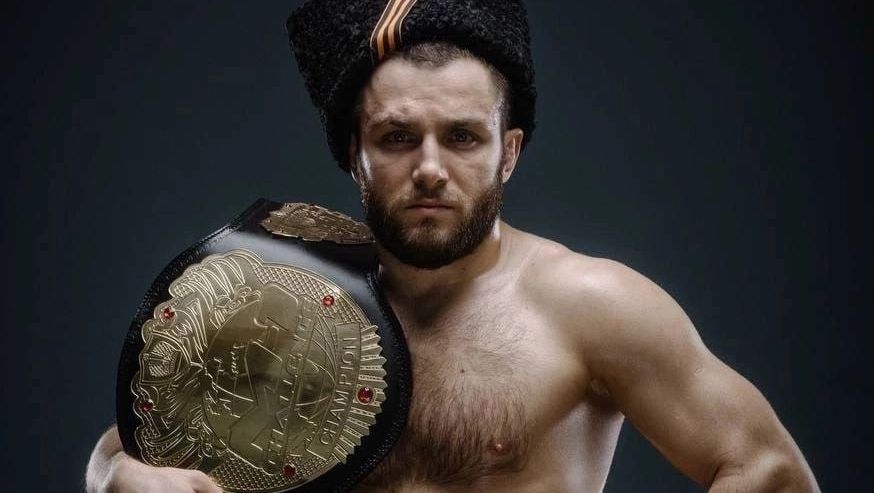 Бойца ММА из Екатеринбурга развели на 900 тысяч рублей