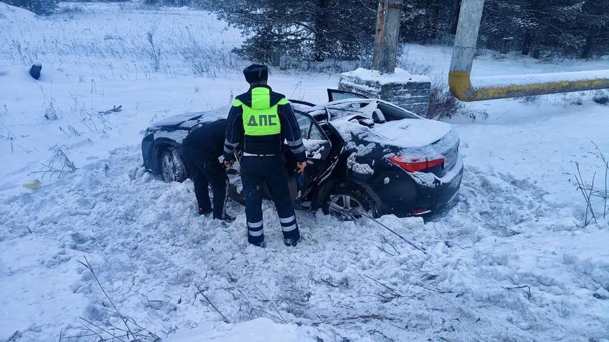 В Североуральске начинающий водитель в первый же день устроил ДТП с переворотом