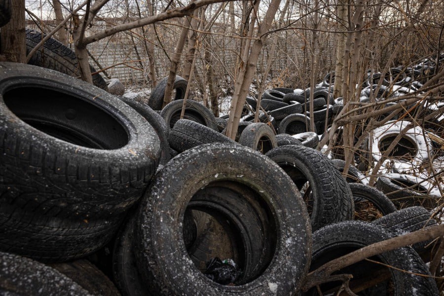 В Екатеринбурге ликвидируют свалку из 100 тысяч автомобильных покрышек на Чехова