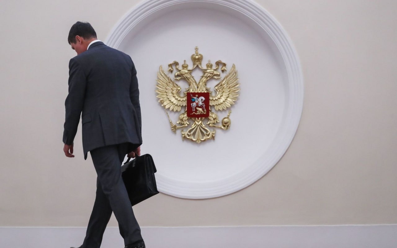 Может ли госслужащий продавать свои картины