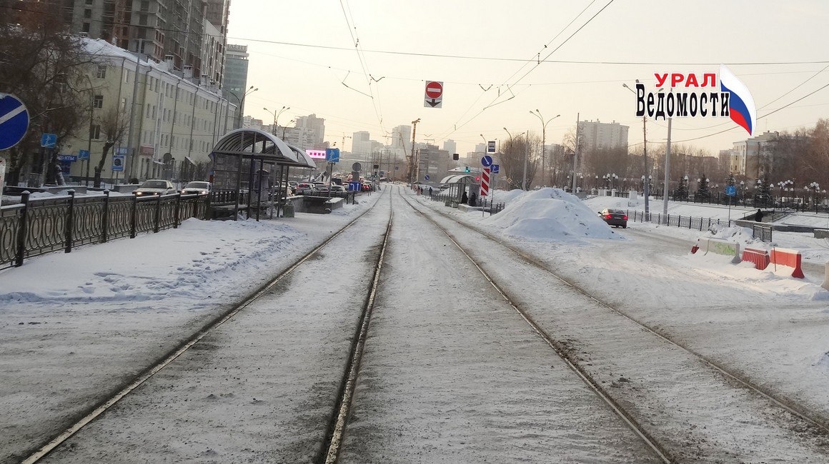 Екатеринбург парализован: снежный коллапс сковал улицы города