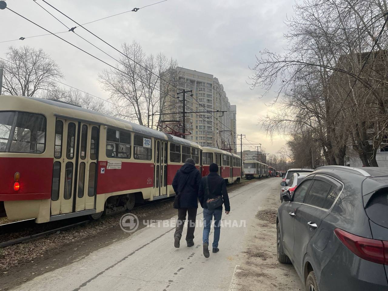 Движение  трамваев парализовано из-за обрыва сети на Челюскинцев-Пионерский