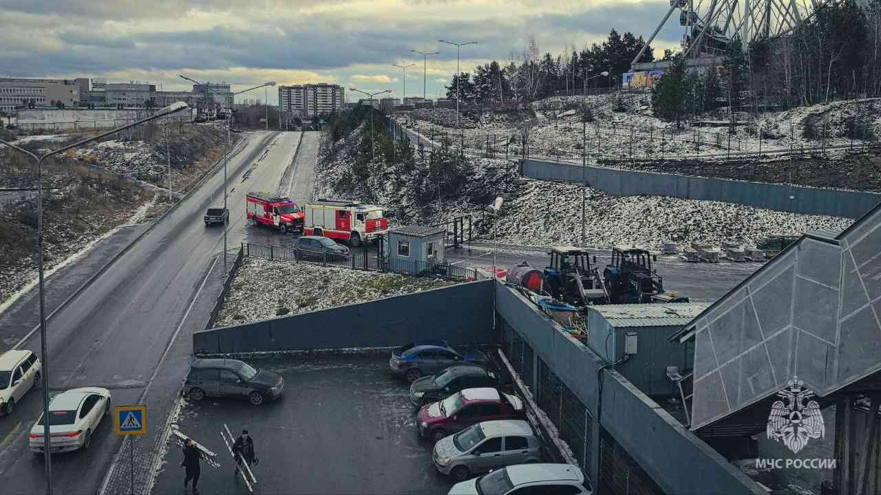 Сотрудники МЧС устроили учебный пожар в ТЦ "Радуга". Что там происходило?