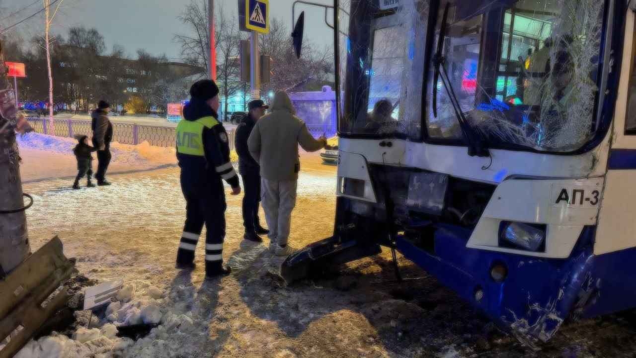 Автобус врезался в столб на Заводской: прокуратура взяла дело на контроль