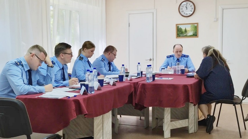 Прокурор области Борис Крылов выслушал жалобы жителей Режа