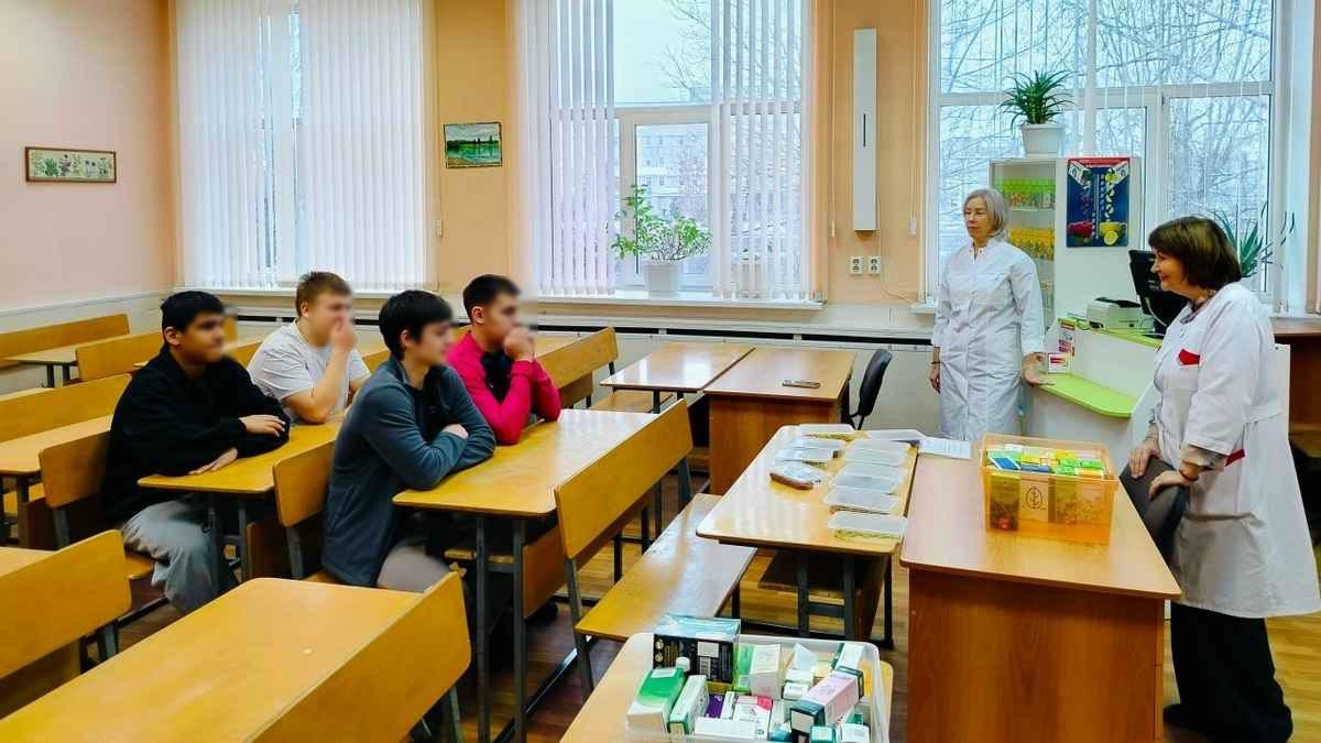 Школьники из Среднеуральска своими руками изготовили лекарства