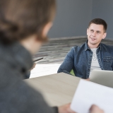 14 апреля екатеринбург. 14 апреля екатеринбург. Снег в апреле. Площадь победы екатеринбург. Машина ночью.