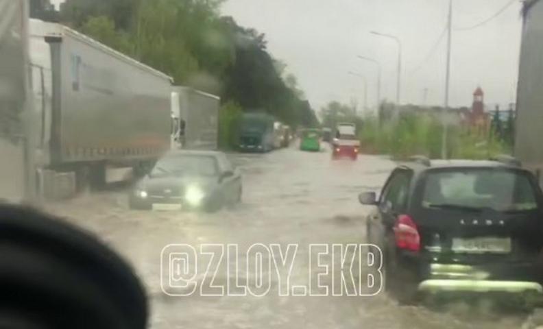 Екатеринбург после ночного ливня: Промышленный проезд превратился в Венецию - ВЕДОМОСТИ Урал - Новости Екатеринбурга и Свердловской области сегодня