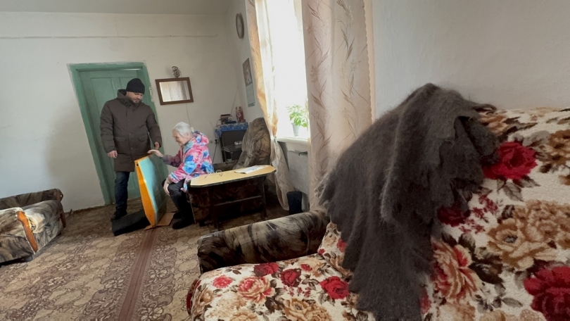 77-летняя свердловчанка спасается от холода в разрушающейся квартире в Пирогово - ВЕДОМОСТИ Урал - Новости Екатеринбурга и Свердловской области сегодня