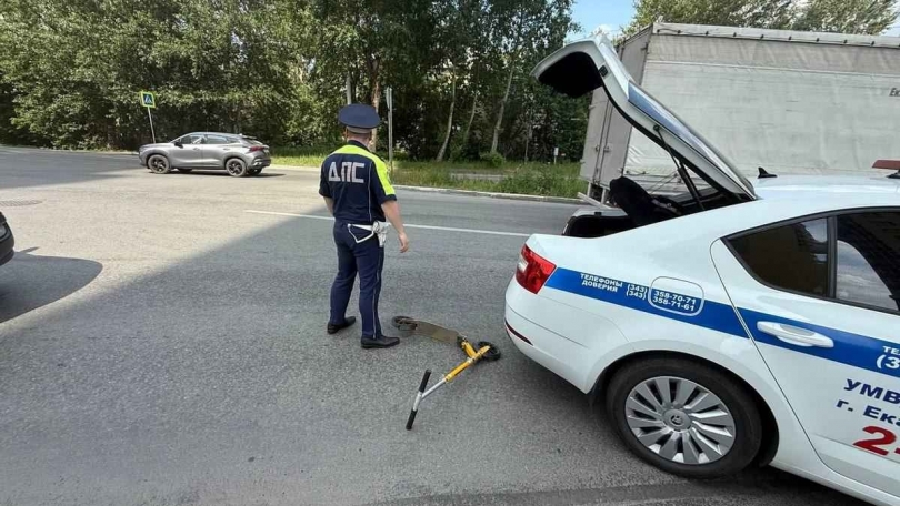 8-летняя девочка на самокате попала под машину в Екатеринбурге - ВЕДОМОСТИ Урал - Новости Екатеринбурга и Свердловской области сегодня