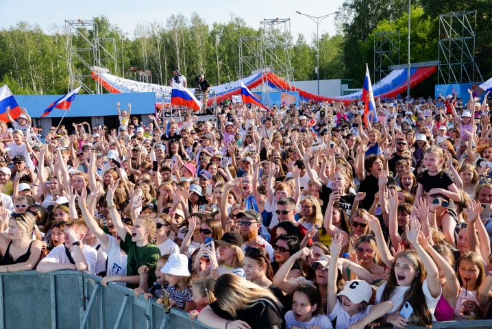 День России в парке Маяковского: блогеры, ретро-джаз и народные мотивы - ВЕДОМОСТИ Урал - Новости Екатеринбурга и Свердловской области сегодня