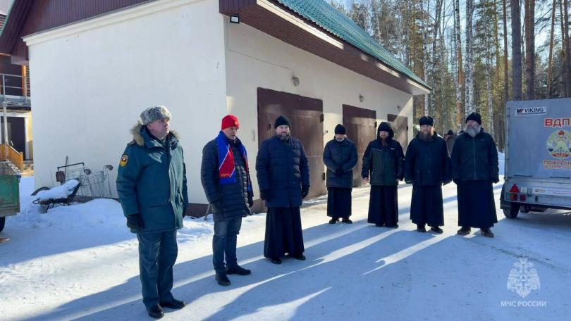 Монахи-пожарные получили первую православную пожарную машину в Ганиной яме - ВЕДОМОСТИ Урал - Новости Екатеринбурга и Свердловской области сегодня