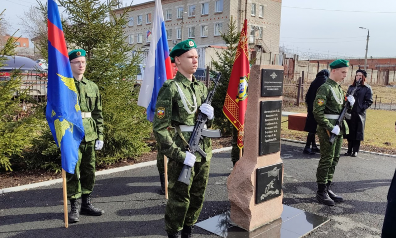 В Ревде прошел День ветеранов МВД - ВЕДОМОСТИ Урал - Новости Екатеринбурга и Свердловской области сегодня