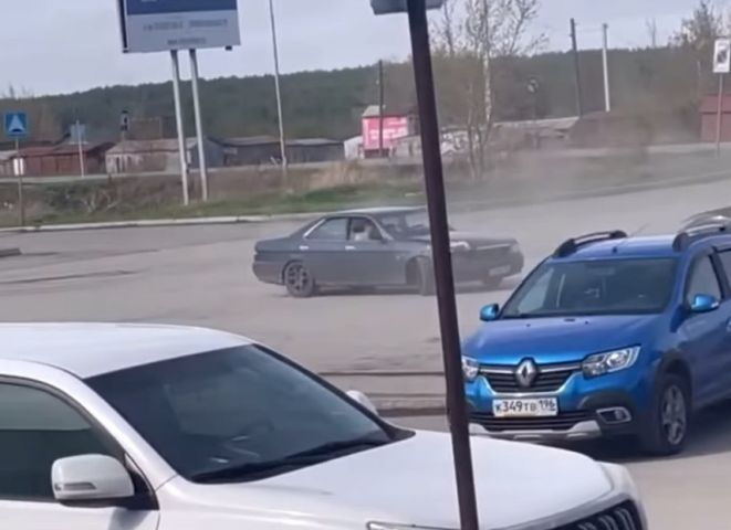 Любитель дрифта в Каменске-Уральском привлечен к ответственности за опасные трюки - ВЕДОМОСТИ Урал - Новости Екатеринбурга и Свердловской области сегодня