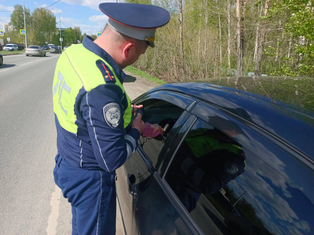 Госавтоинспекция Екатеринбурга провела акцию против нарушения норм тонировки автомобилей - Новости Свердловской области — последние события в Екатеринбурге и области