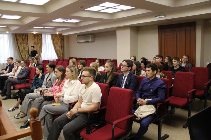 Лекция об избирательном процессе прошла в Свердловском областном суде - ВЕДОМОСТИ Урал - Новости Екатеринбурга и Свердловской области сегодня