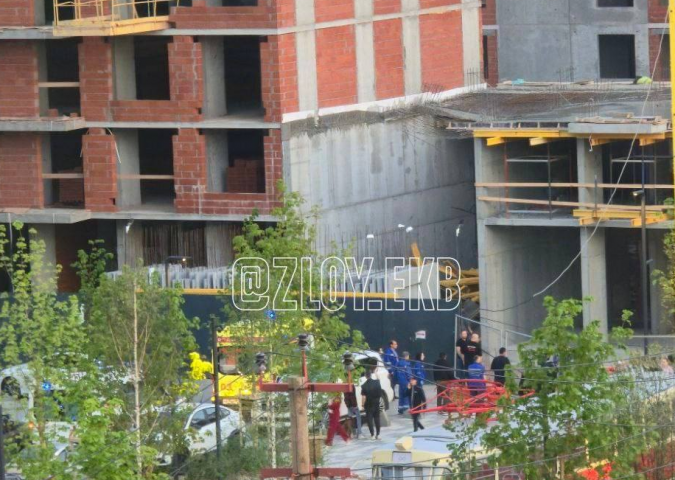 В Екатеринбурге на стройке обрушилась конструкция - Новости Свердловской области — последние события в Екатеринбурге и области