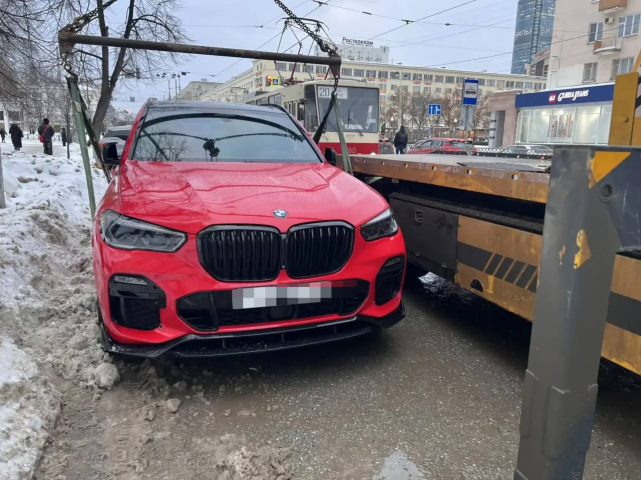 BMW X5 ���������� � ��������� � ������ ������������� �� ���� � 10 ��� - ��������� ����