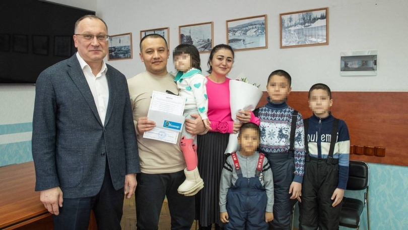 В Качканаре семья мигранта из Таджикистана получила квартиру, обойдя десятки претендентов - ВЕДОМОСТИ Урал - Новости Екатеринбурга и Свердловской области сегодня