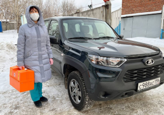 Одна из больниц Екатеринбурга получила новый автомобиль для оказания паллиативной помощи на дому - 