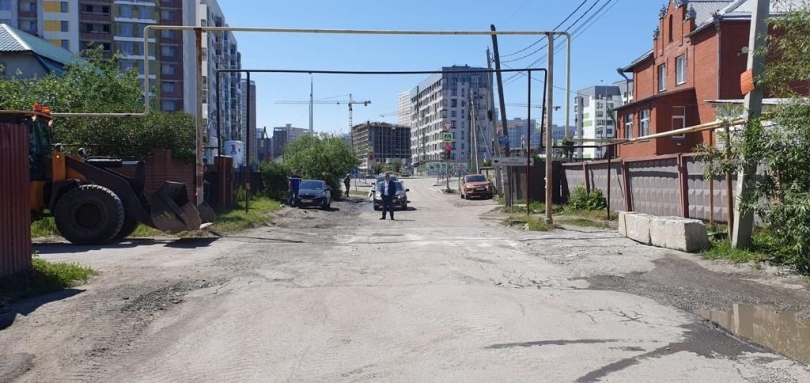 Жители частного сектора в Академическом районе собственноручно перекрыли дорогу - ВЕДОМОСТИ Урал - Новости Екатеринбурга и Свердловской области сегодня