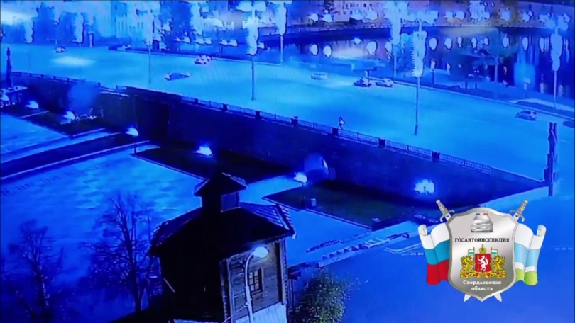 Ночное ДТП на Плотинке в Екатеринбурге: водитель иномарки вылетел с моста - ВЕДОМОСТИ Урал - Новости Екатеринбурга и Свердловской области сегодня