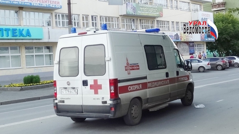 В Екатеринбурге мужчина выпал из окна третьего этажа на улице Пехотинцев - ВЕДОМОСТИ Урал - Новости Екатеринбурга и Свердловской области сегодня