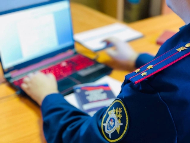 В Екатеринбурге расследуют исчезновение 15-летней девочки, уведенной незнакомцем - ВЕДОМОСТИ Урал - Новости Екатеринбурга и Свердловской области сегодня