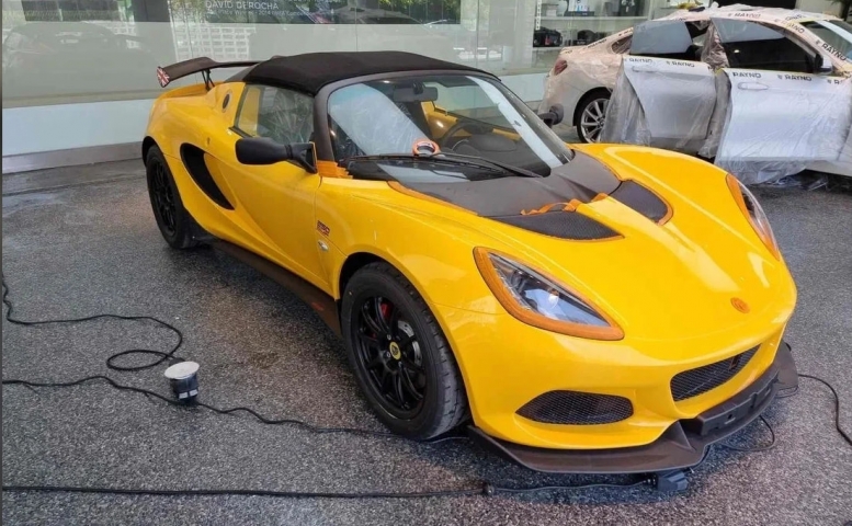  Lotus Elise 111R      -   -      