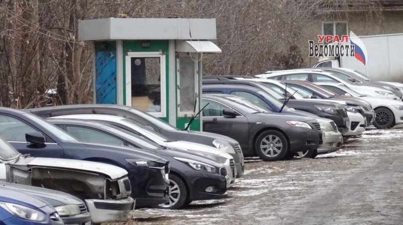 В центре Екатеринбурга хотят ввести бесплатную парковку по ночам - ВЕДОМОСТИ Урал - Новости Екатеринбурга и Свердловской области сегодня