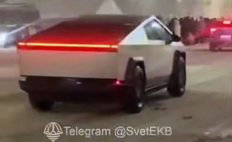 Tesla Cybertruck        -   -      