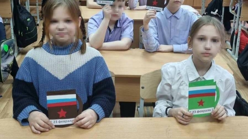 Школьники Среднеуральска поддержали участников СВО открытками ручной работы - ВЕДОМОСТИ Урал - Новости Екатеринбурга и Свердловской области сегодня