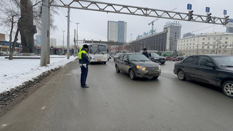 Пассажирка пострадала в ДТП с автобусом в Екатеринбурге: ГИБДД проводит проверку - ВЕДОМОСТИ Урал - Новости Екатеринбурга и Свердловской области сегодня