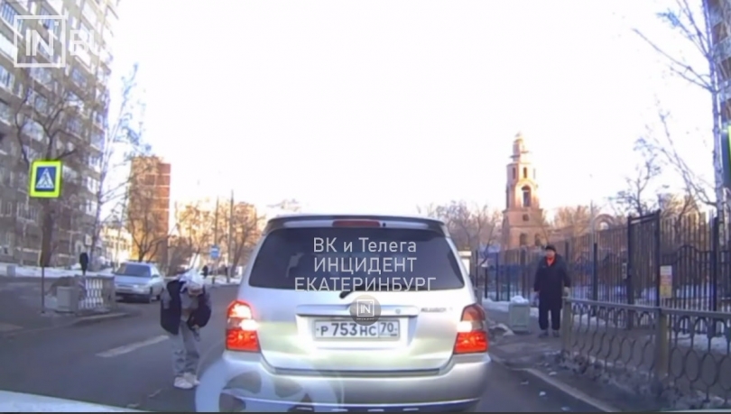 В Екатеринбурге на Софьи Перовской водитель сбил женщину на “зебре” - ВЕДОМОСТИ Урал - Новости Екатеринбурга и Свердловской области сегодня