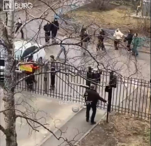 Подростки, проявляющие жестокость, терроризируют жителей дома на ВИЗе в Екатеринбурге - ВЕДОМОСТИ Урал - Новости Екатеринбурга и Свердловской области сегодня