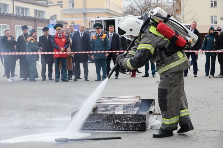 С Днем пожарной охраны! Артём Жога поздравил уральских огнеборцев и отметил важность подготовки новых кадров - ВЕДОМОСТИ Урал - Новости Екатеринбурга и Свердловской области сегодня