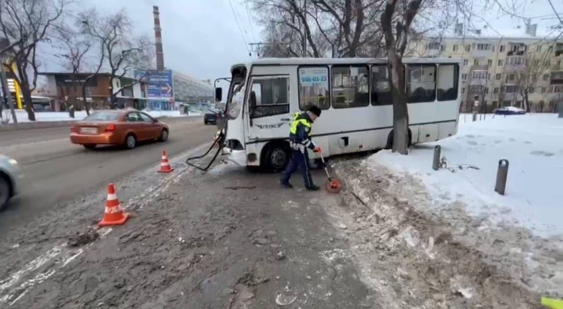 Екатеринбургский водитель автобуса ответит в суде за ДТП, покалечившее двух пассажирок - ВЕДОМОСТИ Урал - Новости Екатеринбурга и Свердловской области сегодня