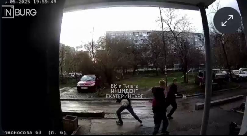 В Екатеринбурге подростки устроили опасную шалость: петарда в подъезде, пострадал ребенок - ВЕДОМОСТИ Урал - Новости Екатеринбурга и Свердловской области сегодня