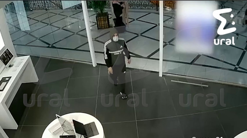 Дерзкий налет на магазин электроники в Екатеринбурге: похищены iPhone, грабители задержаны - ВЕДОМОСТИ Урал - Новости Екатеринбурга и Свердловской области сегодня