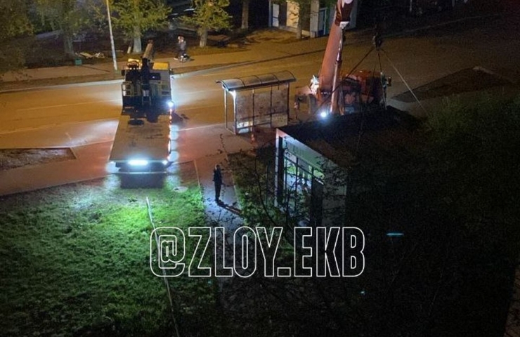 Ночной сюрприз на Патриса Лумумбы, 36: во дворе дома появился киоск - ВЕДОМОСТИ Урал - Новости Екатеринбурга и Свердловской области сегодня