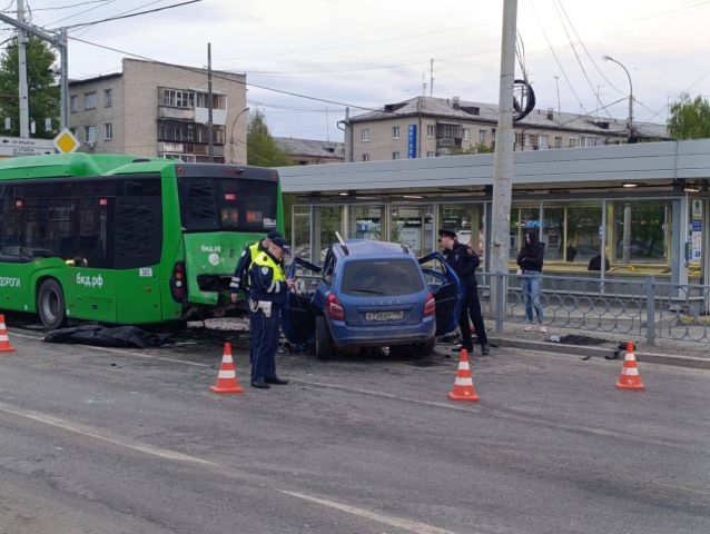 ДТП на Уралмаше: водитель Lada погиб в аварии с автобусом - Новости Свердловской области — последние события в Екатеринбурге и области