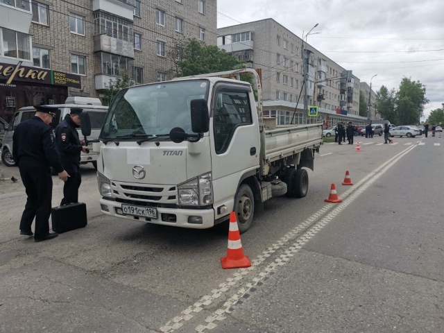 В Березовском грузовик отнял жизнь у 4-летней девочки - ВЕДОМОСТИ Урал - Новости Екатеринбурга и Свердловской области сегодня