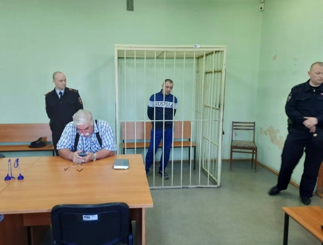 Ревдинский “поджигатель”: осужден за покушение на убийство и оскорбление полицейского - ВЕДОМОСТИ Урал - Новости Екатеринбурга и Свердловской области сегодня