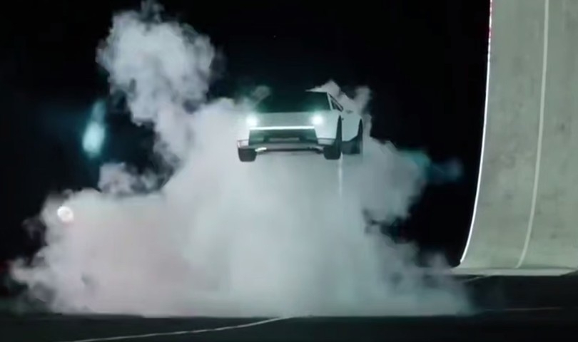 Tesla �������� �������� Roadster � �������� �� 97 ��/� �� 0,81 ������� - ��������� ����