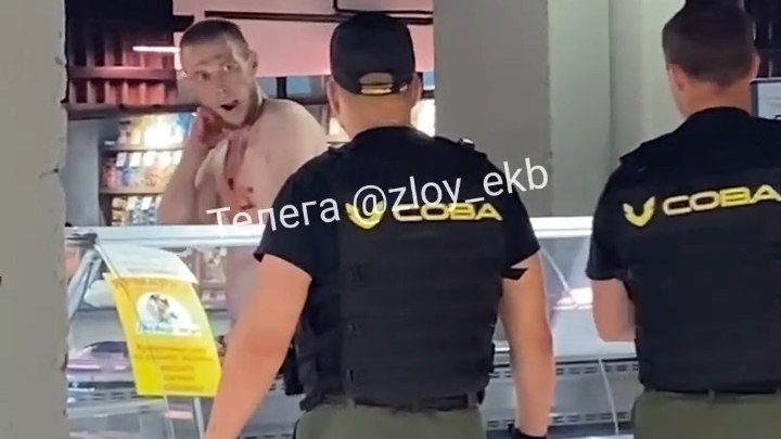 Мужчина с ножом устроил погром в торговом центре "Белка Маркет" в Екатеринбурге  - ВЕДОМОСТИ Урал - Новости Екатеринбурга и Свердловской области сегодня